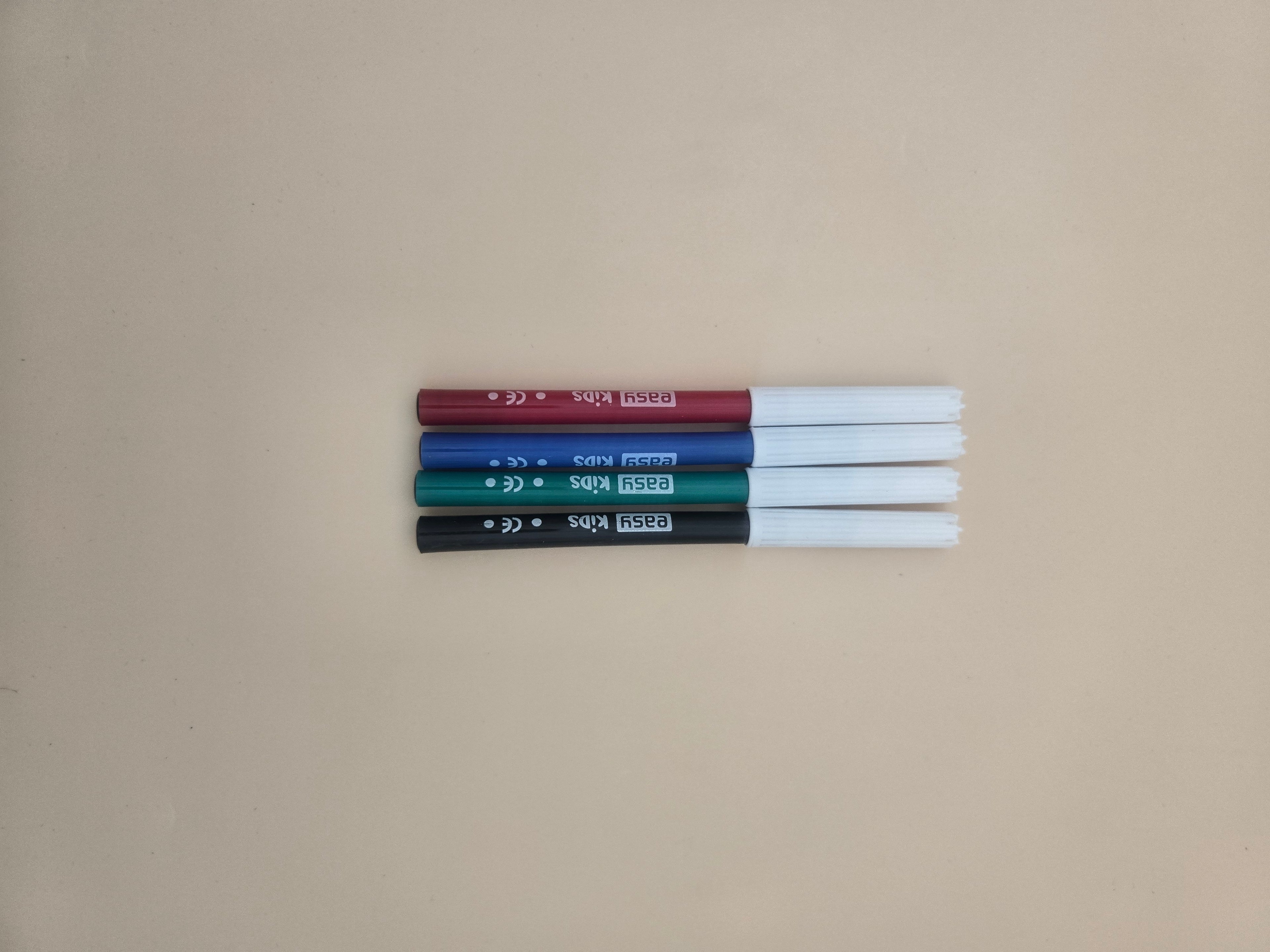 Lot de 4 Feutres Easy Kids – Rouge, Bleu, Vert, Noir