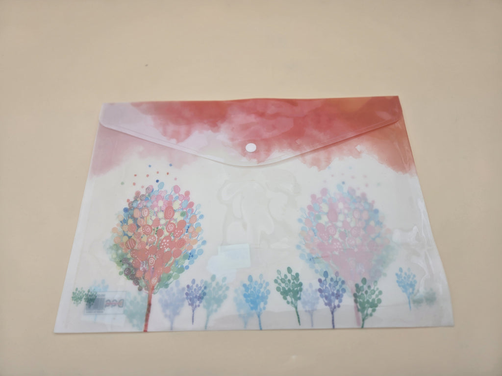 Pochette Plastique A4 – Motif Aquarelle Ciel Rose & Arbres Multicolores, Bouton-Pression