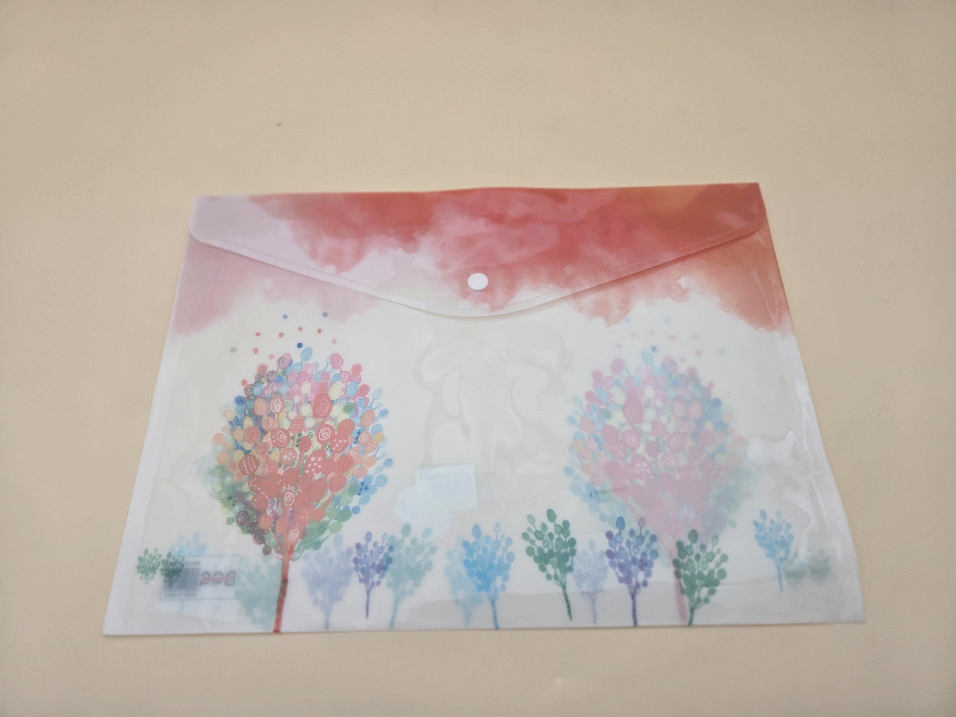 Pochette Plastique A4 – Motif Aquarelle Ciel Rose & Arbres Multicolores, Bouton-Pression