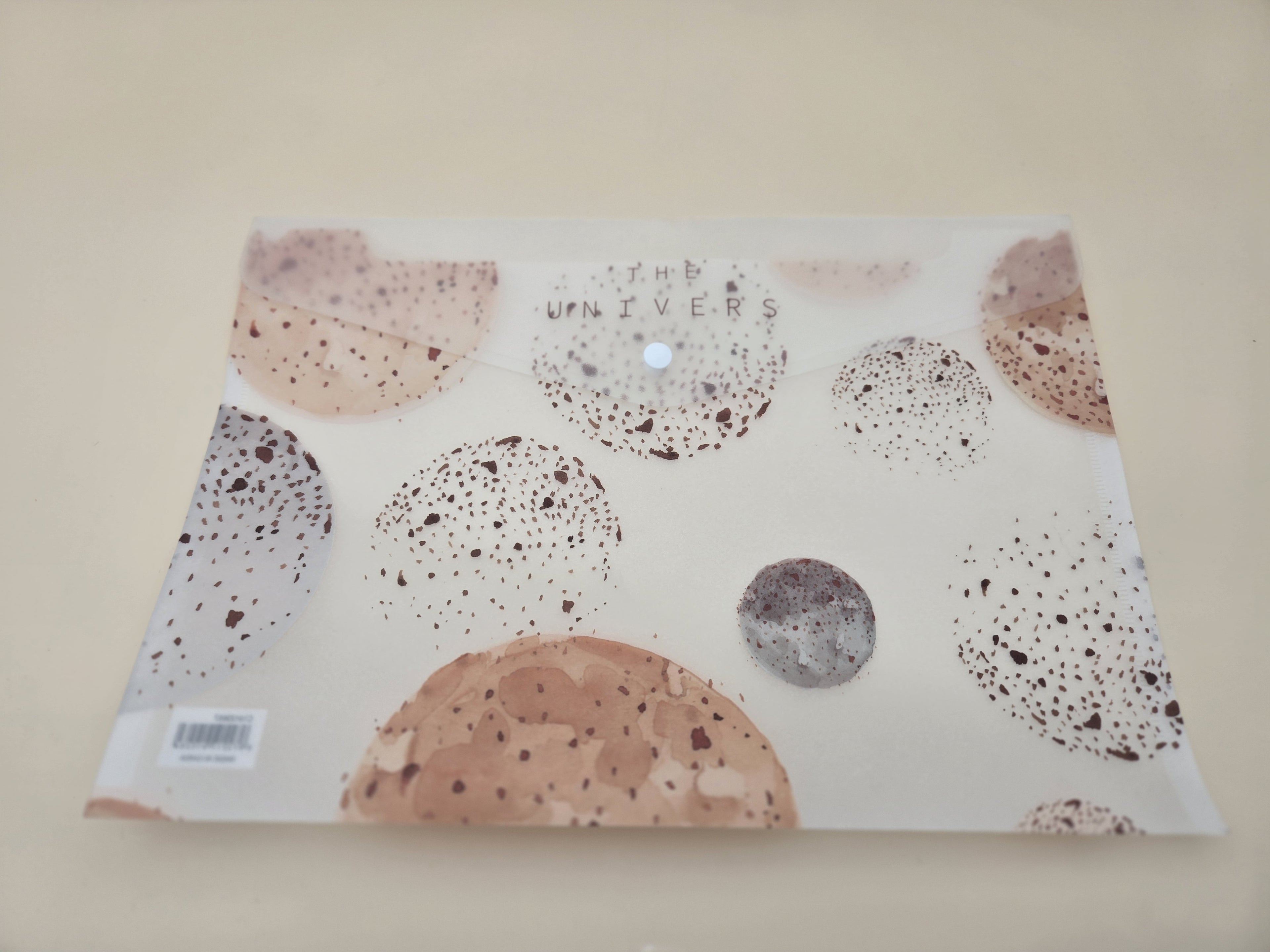 Pochette Plastique A4 – Motif "The Univers" Planètes Terrazzo Beige & Gris, Bouton-Pression