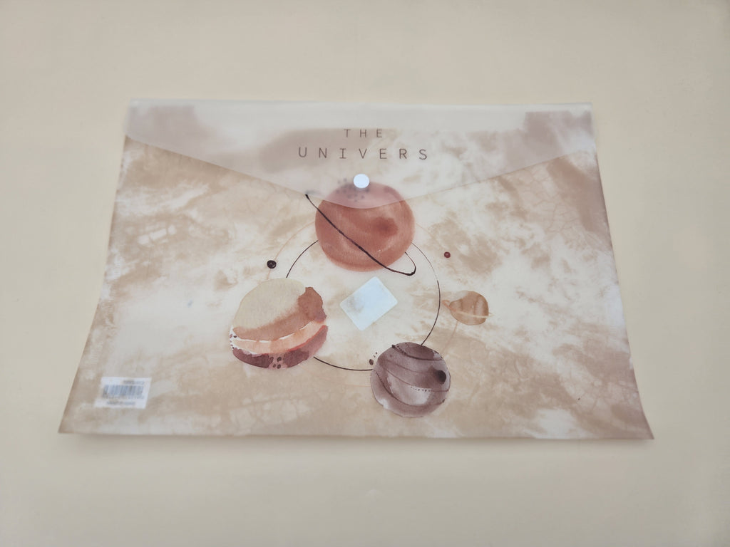Pochette Plastique A4 – Motif "The Univers" Planètes en Orbite, Tons Rosé & Sableux, Bouton-Pression