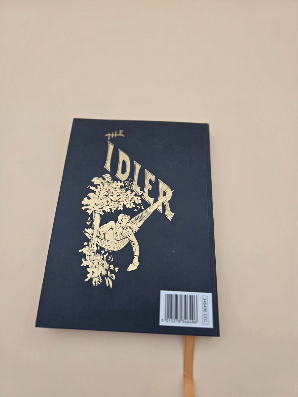 Carnet Ligné "The Idler" – Couverture Rigide Bleu Marine & Dorée, Marque-Page
